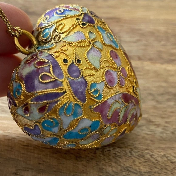 Cloisonné Gold with Butterflies and flowers Heart Shaped Ornament 2.5" - Picture 5 of 8